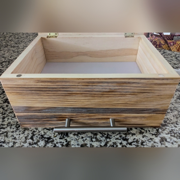 Large 2 Compartment Jewelry Box or Collectible Case. - Picture 4 of 11